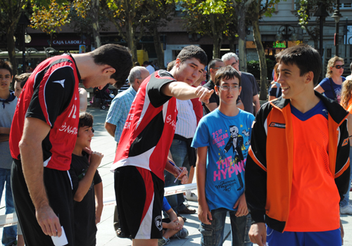 Naturhouse La Rioja protagoniza las jornadas de balonmano en la calle
