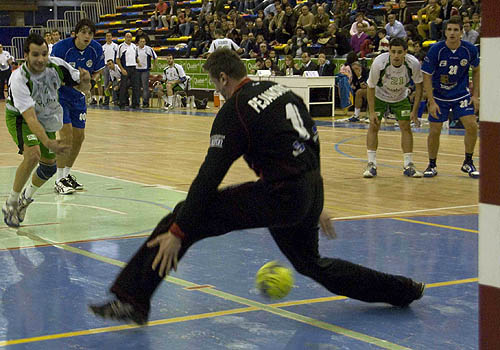 Quabit BM Guadalajara -BM. Torrevieja: Laguna vuelve a casa y el duelo desde los siete metros, Reig vs Cuartero