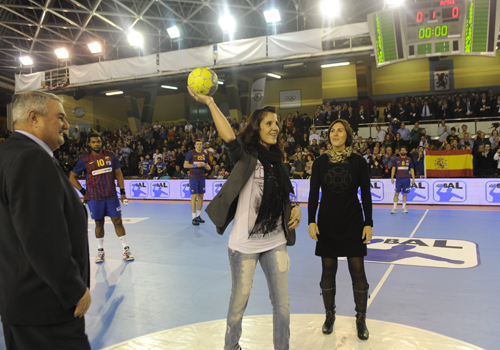 La selecci�n femenina, homenajeada antes de la final