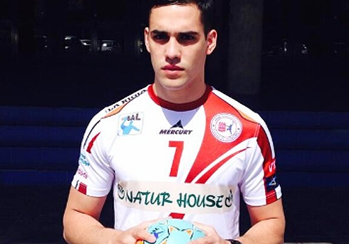 Pablo Cacheda ya luce la camiseta de Naturhouse La Rioja