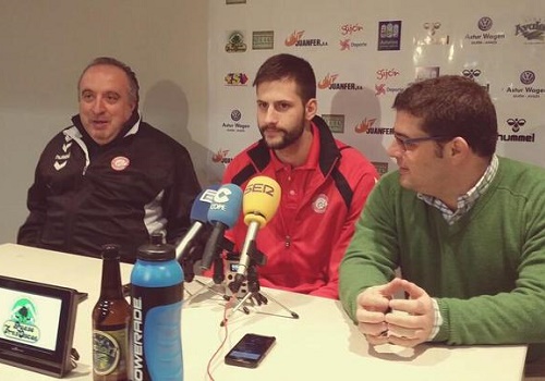 Juanfersa Gij�n se refuerza con el fichaje de Nikola Potic