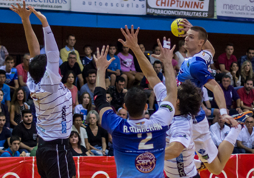 BM. Benidorm y S.D. Teucro reciben a los dos equipos invictos de la Liga