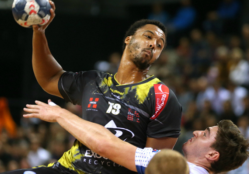 Timothey N�Guessan reforzar� el lateral izquierdo del FC. Barcelona Lassa