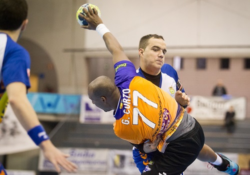 El l�der y el colista de la Liga Loter�as ASOBAL se enfrentan en el Palau