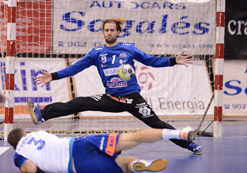 Nacho Biosca seguir� defendiendo la porter�a del Ademar hasta 2019