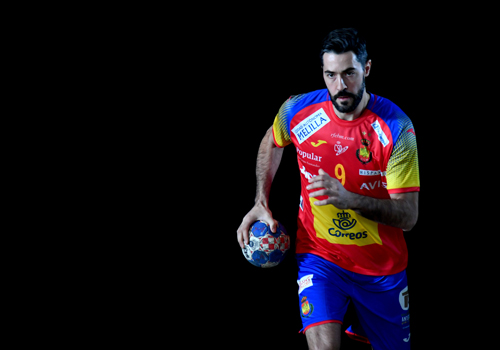Los Hispanos presentan su spot promocional �M�s all� de la medida�