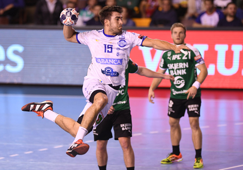Juanjo Fern�ndez jugar� dos temporadas m�s en Le�n
