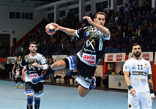AVIA mantiene su apuesta por el balonmano en Puente Genil 