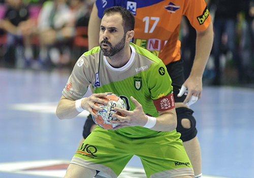 El capit�n eterno de Anaitasuna, Miguel Go�i, se retira en el club navarro