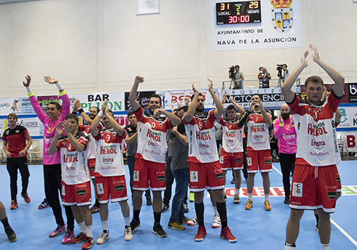 Nava, Cangas y Bidasoa sorprenden en el primer cap�tulo de la Liga ASOBAL