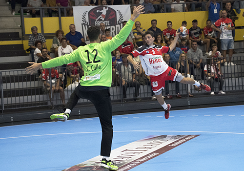 Carlos Calle lidera el #TOP5Paradas de la primera jornada en ASOBAL