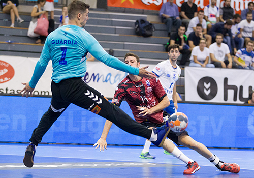 Marc Gu�rdia, en lo m�s alto del TOP5Paradas de ASOBAL