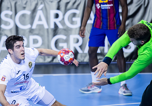 Carlos Fern�ndez marca el mejor gol de la jornada en la Liga Sacyr ASOBAL