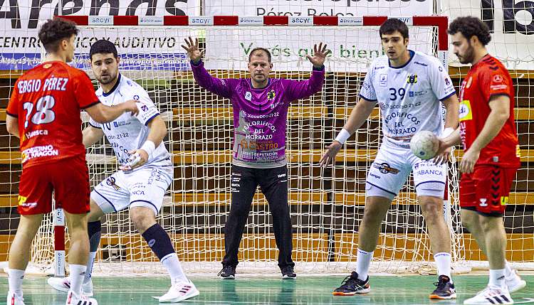 Nombres propios: Javi D�az vive su en�sima juventud en Cangas