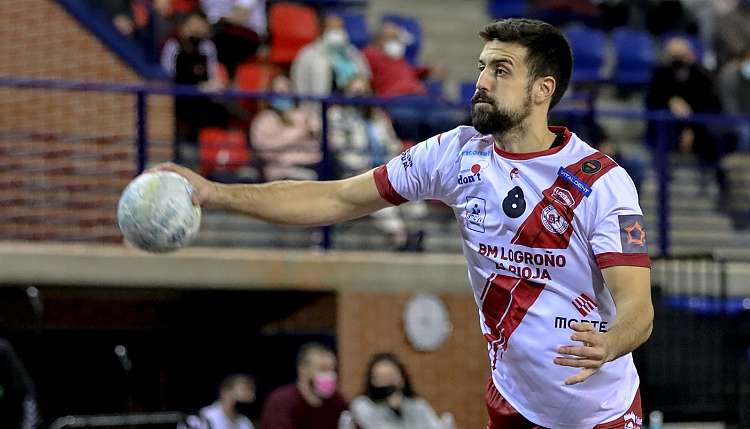 Nombres propios: Agust�n Casado, el comandante que dirige a BM. Logro�o La Rioja