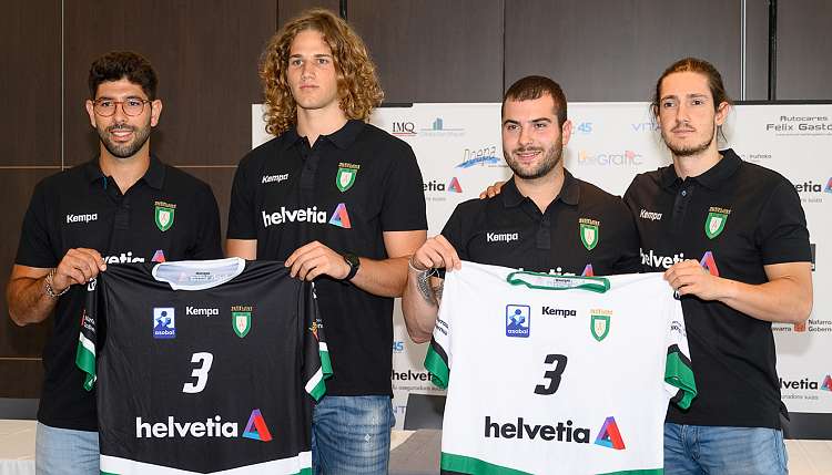 Helvetia Anaitasuna presenta a sus cuatro incorporaciones