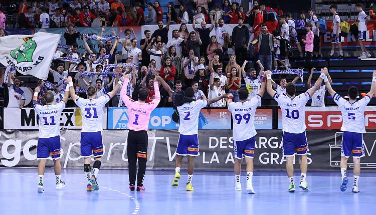 Granollers y Bidasoa siguen el ritmo del l�der