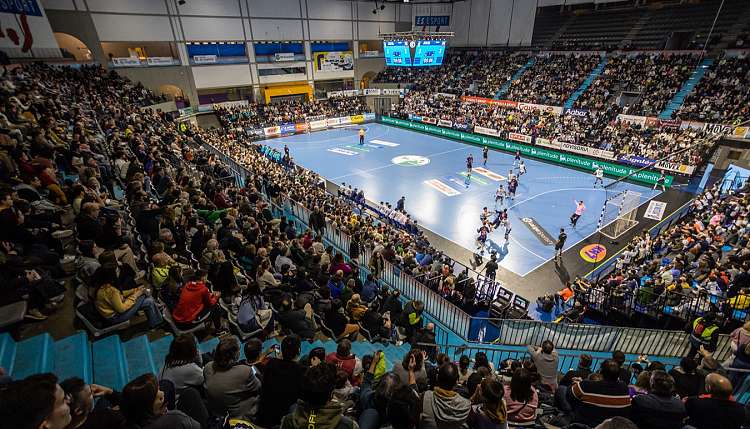 4500 aficionados vibran con el Gran Derbi de la Liga Plenitude ASOBAL