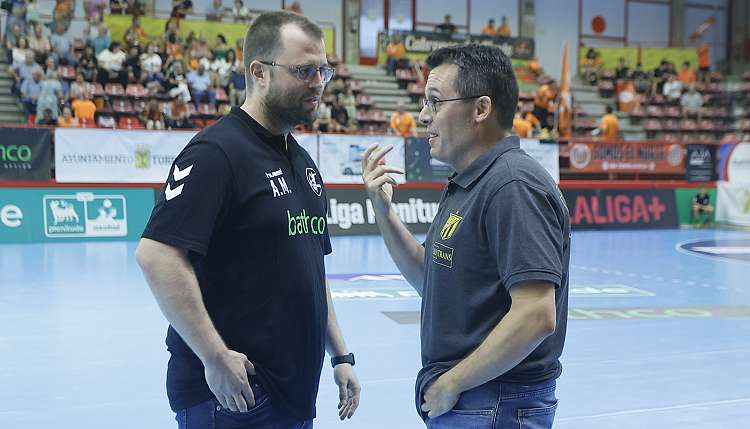 Duelo de banquillos en una jornada emotiva en Artaleku