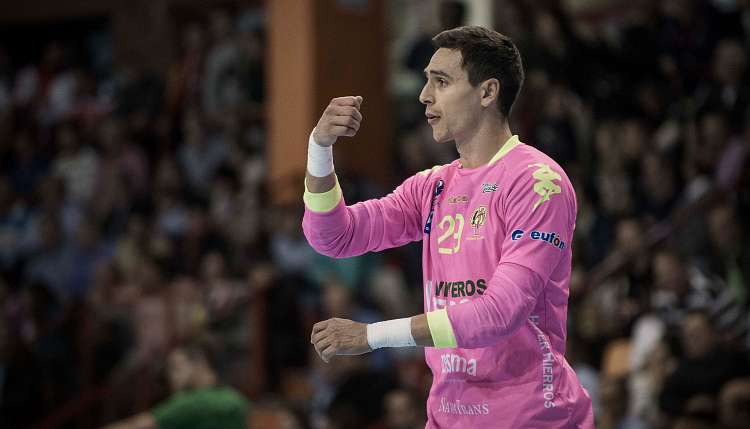 Yeray Lamariano vuelve a defender la porter�a de Nava