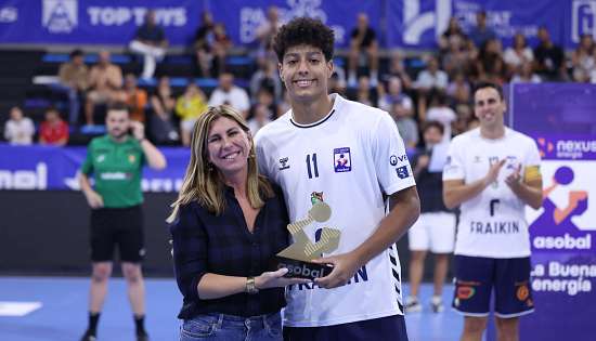 La entrega del MVP Nexus Energ�a de Marcos Fis y el reconocimiento al talento de la Liga NEXUS ENERG�A ASOBAL
