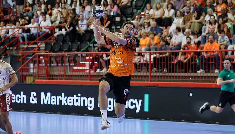 Bathco BM. Torrelavega secures first victory while Fraikin BM. Granollers, IRUDEK Bidasoa Irun and Recoletas Salud At. Valladolid remain unbeaten