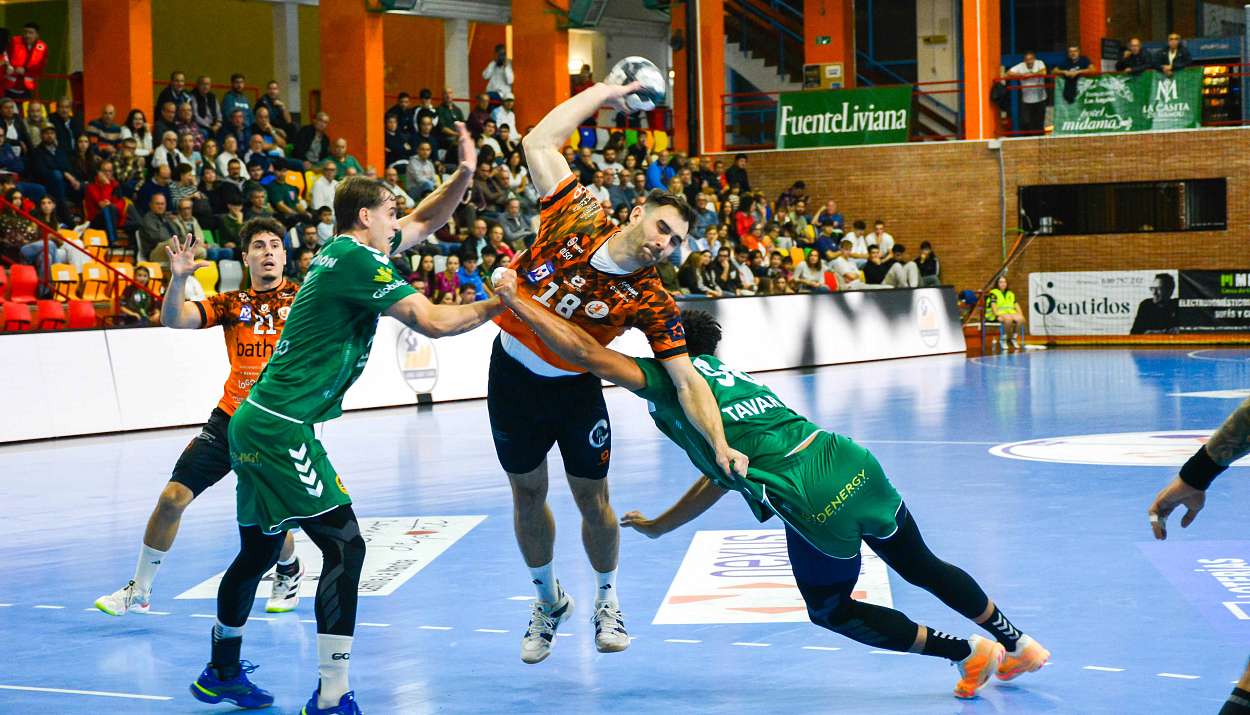Recoletas Salud At. Valladolid y IRUDEK Bidasoa Irun ganan y mantienen su pulso en el liderato