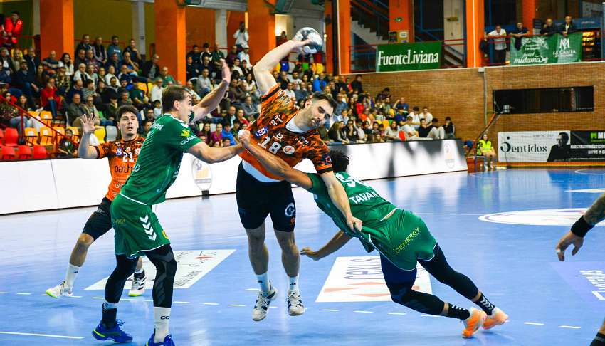 Recoletas Salud At. Valladolid y IRUDEK Bidasoa Irun ganan y mantienen su pulso en el liderato