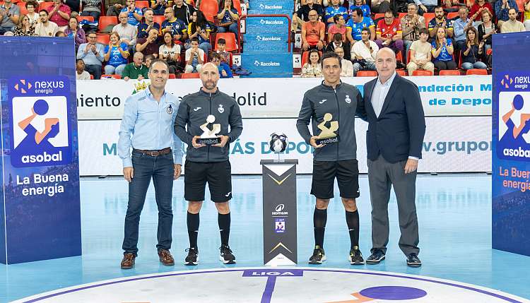 Ignacio Garc�a Serradilla y Andreu Mar�n reciben el premio a la 'Mejor Labor Arbitral' de la Liga NEXUS ENERG�A ASOBAL 25/26
