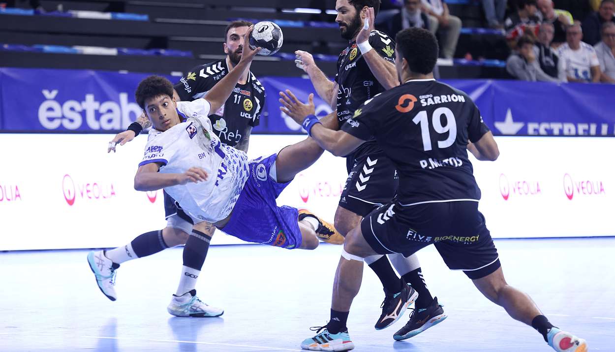 REBI Balonmano Cuenca consigue un empate 'in extremis' en el Palau d'Esports de Fraikin BM. Granollers