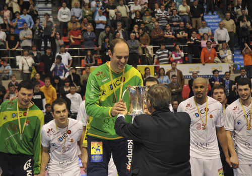 EL NATURHOUSE FICHA AL LATERAL THOMAS GAUTSCHI