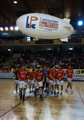 LOS EQUIPOS ESPA�OLES DE LA CHAMPIONS YA CONOCEN A SUS RIVALES