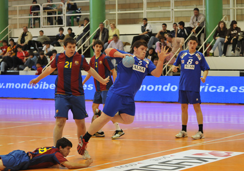 EL BM ANTEQUERA SE MIDE AL CUENCA 2016