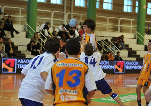 CUENCA 2016 CONTIN�A PRESENTANDO JUGADORES