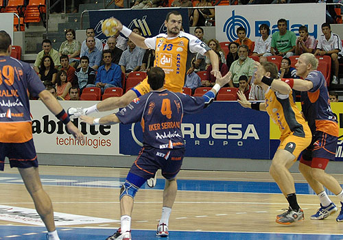 EL TEKA CANTABRIA VENCE AL GRUPO PINTA TORRELAVEGA