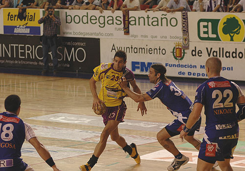 EL BAR�A COMIENZA CON VICTORIA EN LA LIGA DE LOS PIRINEOS