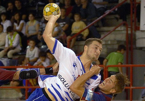 LOS JUGADORES DEL TORREVIEJA PASAN CHEQUEO M�DICO