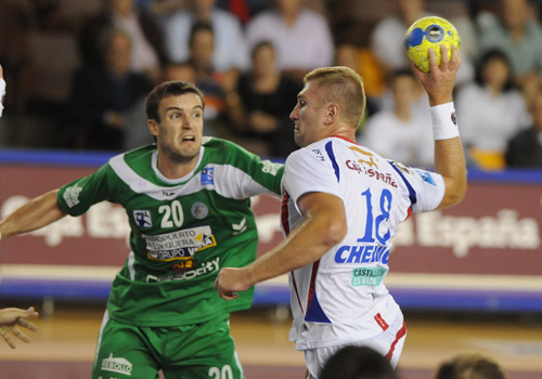 EL CAI BM ARAGON VENCE AL TEUCRO EN LOS ULTIMOS MINUTOS