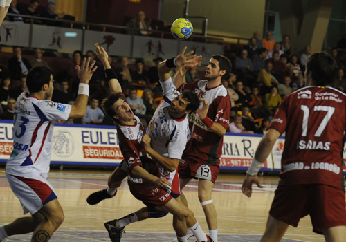 SIFRE SUFRE UN ESGUINCE EN EL HOMBRO DERECHO