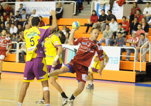 EL LIDER CAE EN ZARAGOZA