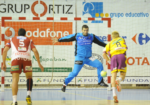 EL TORREVIEJA SUPERA AL ARRATE