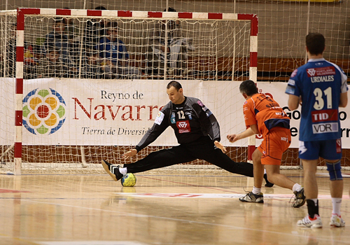 EL BM ANTEQUERA SE DESHACE CON FACILIDAD DEL KEYMARE ALMER�A