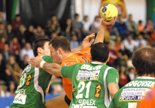 ANGEL CASTA�O LESIONADO