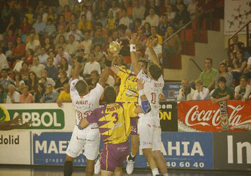 EL ANTEQUERA SE LLEVA LA VICTORIA SOBRE EL TEKA