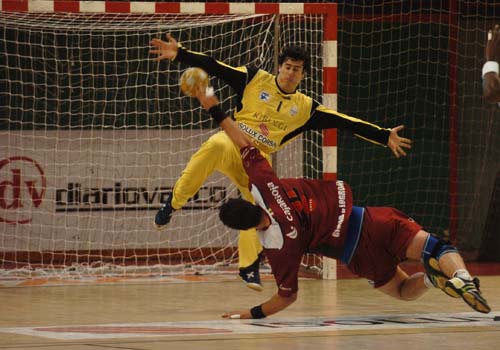 CONSTRUCCIONES MIGUEL REBOLLO RENUEVA SU COMPROMISO CON EL ANTEQUERA
