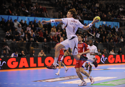 LOS JUGADORES DEL BM GRANOLLERS PROMUEVEN LA COPA DEL REY