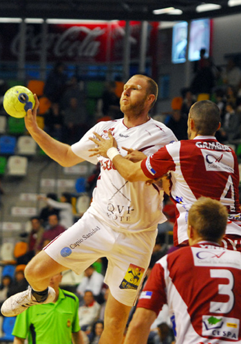 TODO UN EQUIPO DE BALONMANO... DENTRO DE UN HORMIGUERO