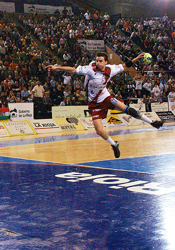 EL CAI BM ARAGON SE REENCUENTRA CON EL BUEN JUEGO ANTE EL ARRATE