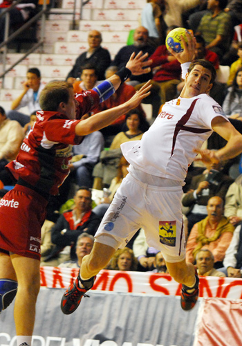 EL CAI SUFRE AL FINAL ANTE TORREVIEJA