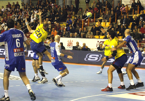 EL BM. CIUDAD REAL VENCE CON SOLVENCIA AL ANTEQUERA 2010